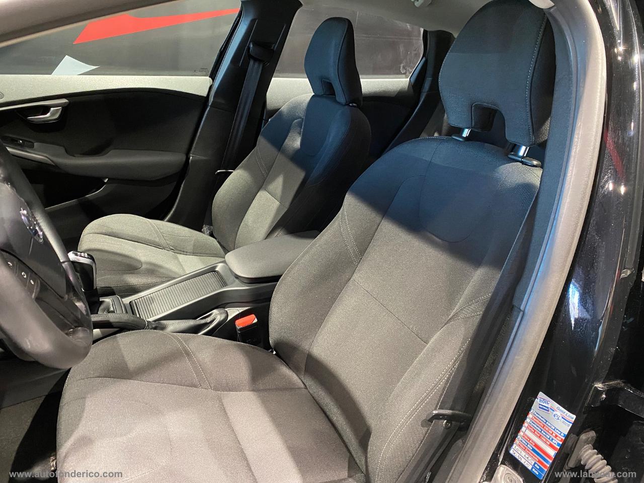 VOLVO V40 D2 Momentum