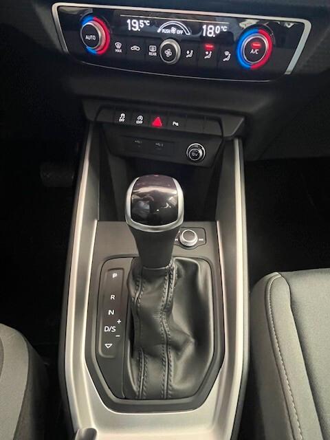 AUDI A1 SPORTBACK 1.0 BENZINA 110CV S-line S/TRONIC EDITION OK NEOPATENTATI