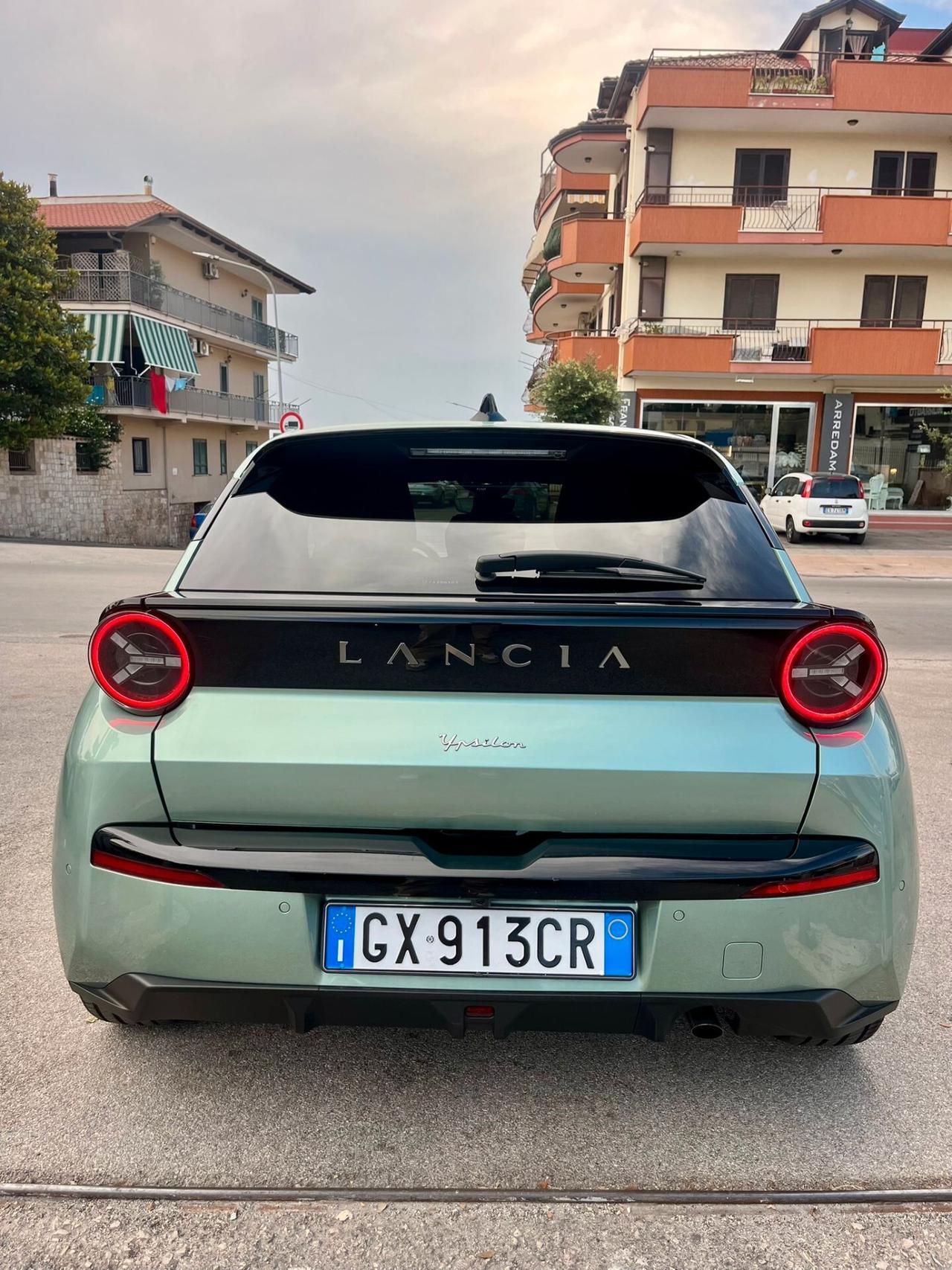 Lancia Ypsilon Hybrid e-DCT Edizione Cassina