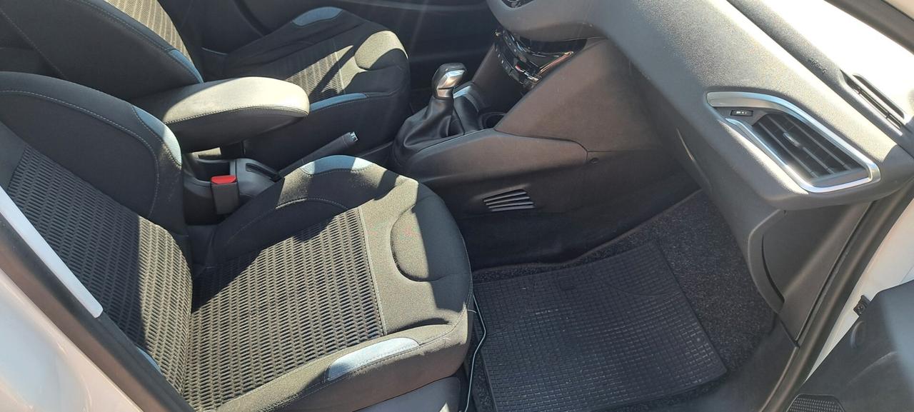 Peugeot 208 1.4 HDi 68 CV 5 porte Allure