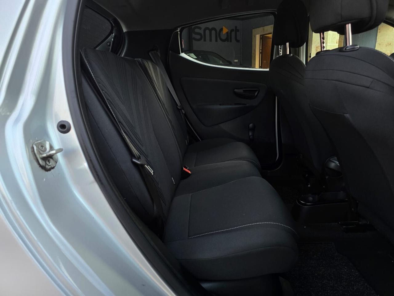 Lancia Ypsilon 1.0 FireFly 5 porte S&S Hybrid Ecochic Silver
