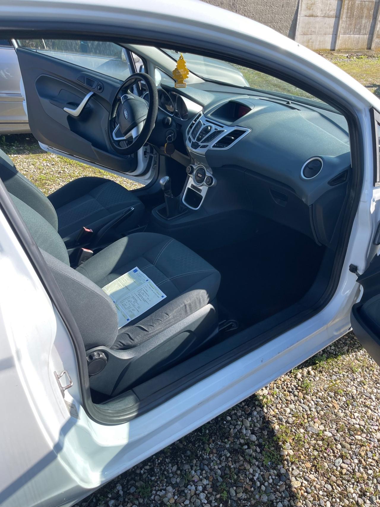 Ford Fiesta 1.4 TDCi 68CV 3 porte Titanium