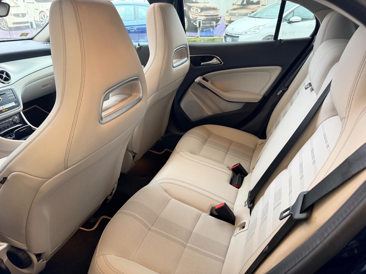 Mercedes-benz GLA 200d PREMIUM