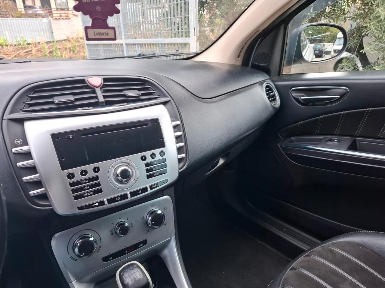 Lancia Delta 1.6 MJT DPF Silver Neopatentati