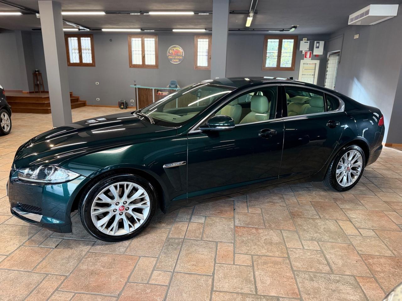 Jaguar XF 2.2 D 200 CV Business Edition
