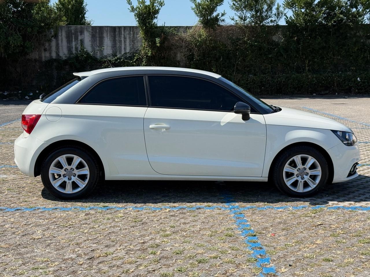 AUDI A1 2013 1.6 TDI 90cv Admired