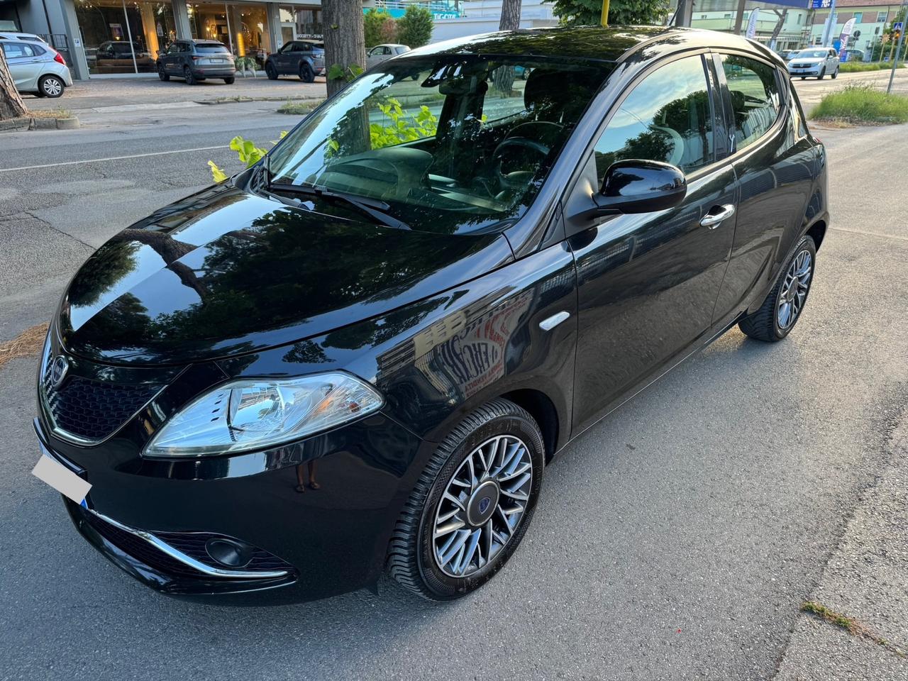 Lancia Ypsilon 1.3 MJT 95 cv neopaten garanzia 12 mesi