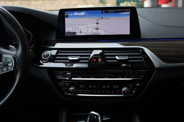 BMW 530 d xDrive 249CV Berlina Live Cockpit HeadUp Tetto