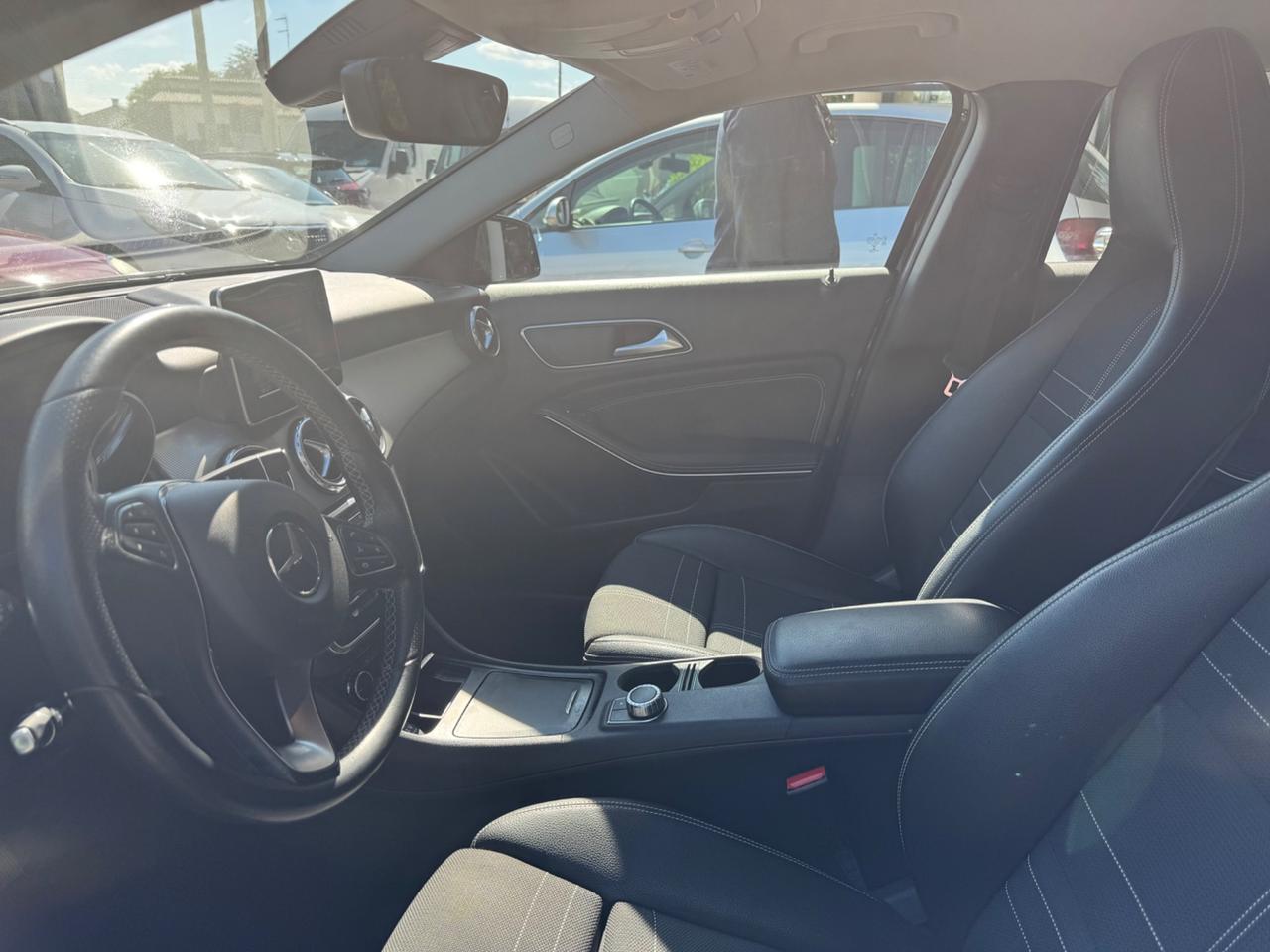 Mercedes-benz GLA 180 d Premium