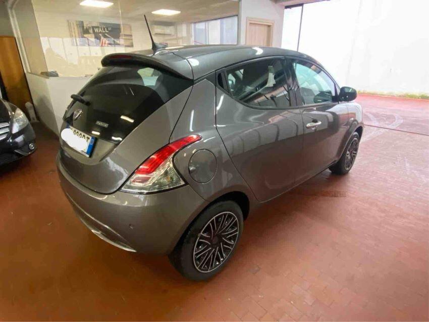 Lancia Ypsilon 1.0 FireFly 5 porte Hybryd Gold NO VINCOLI FINANZIARI