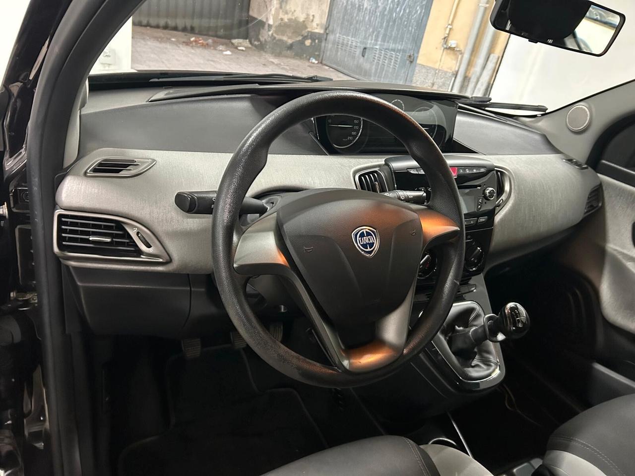Lancia Ypsilon 1.2 69 CV 5 porte Gold