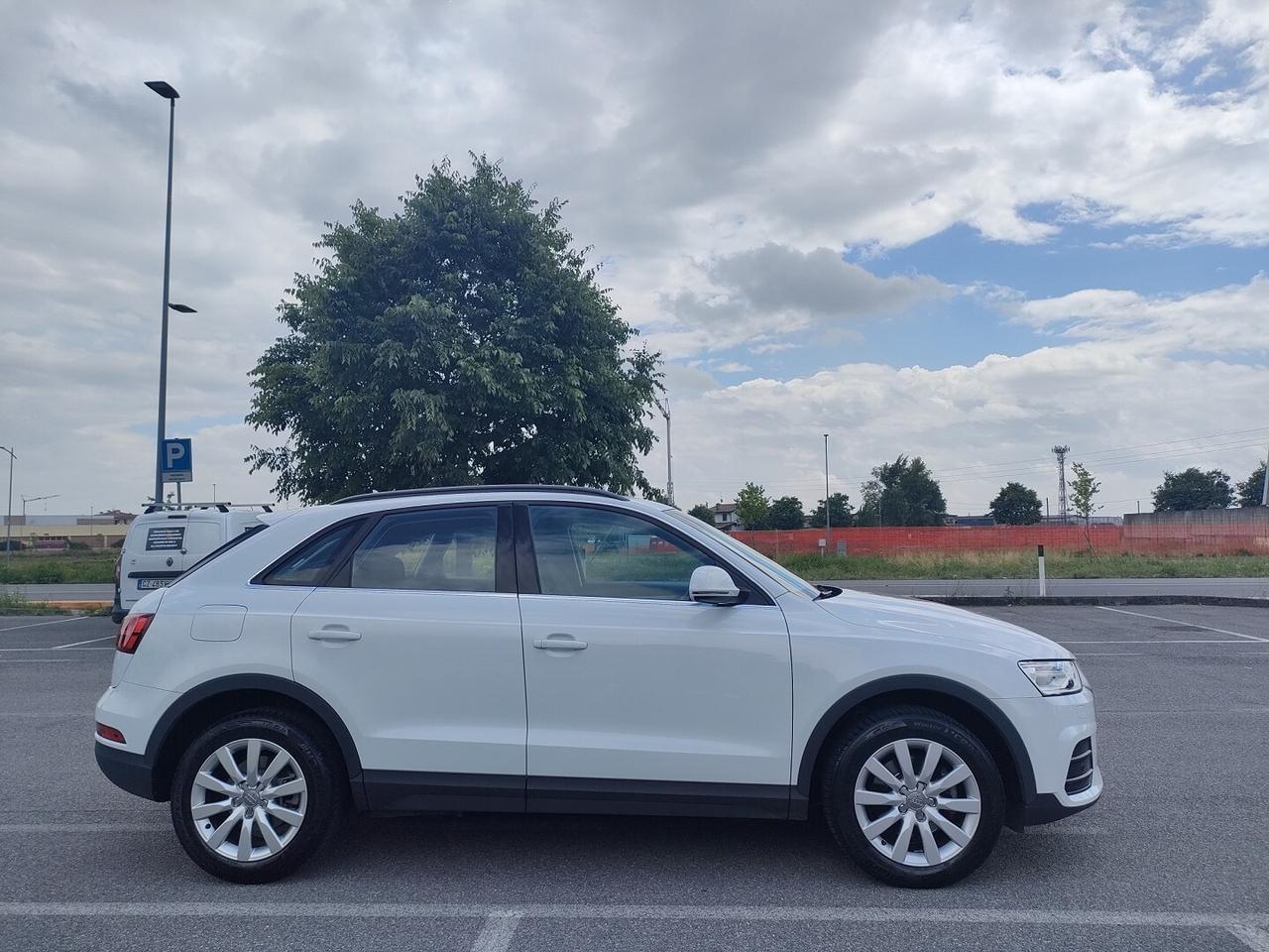 AUDI Q3 2.0 tdi Business 150cv s-tronic