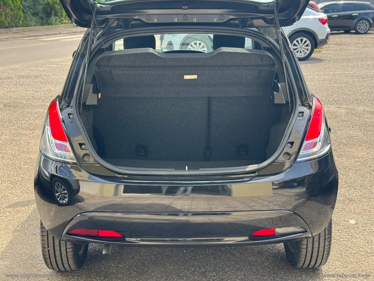 LANCIA Ypsilon 1.2 69 CV 5p. GPL Ecochic Silver