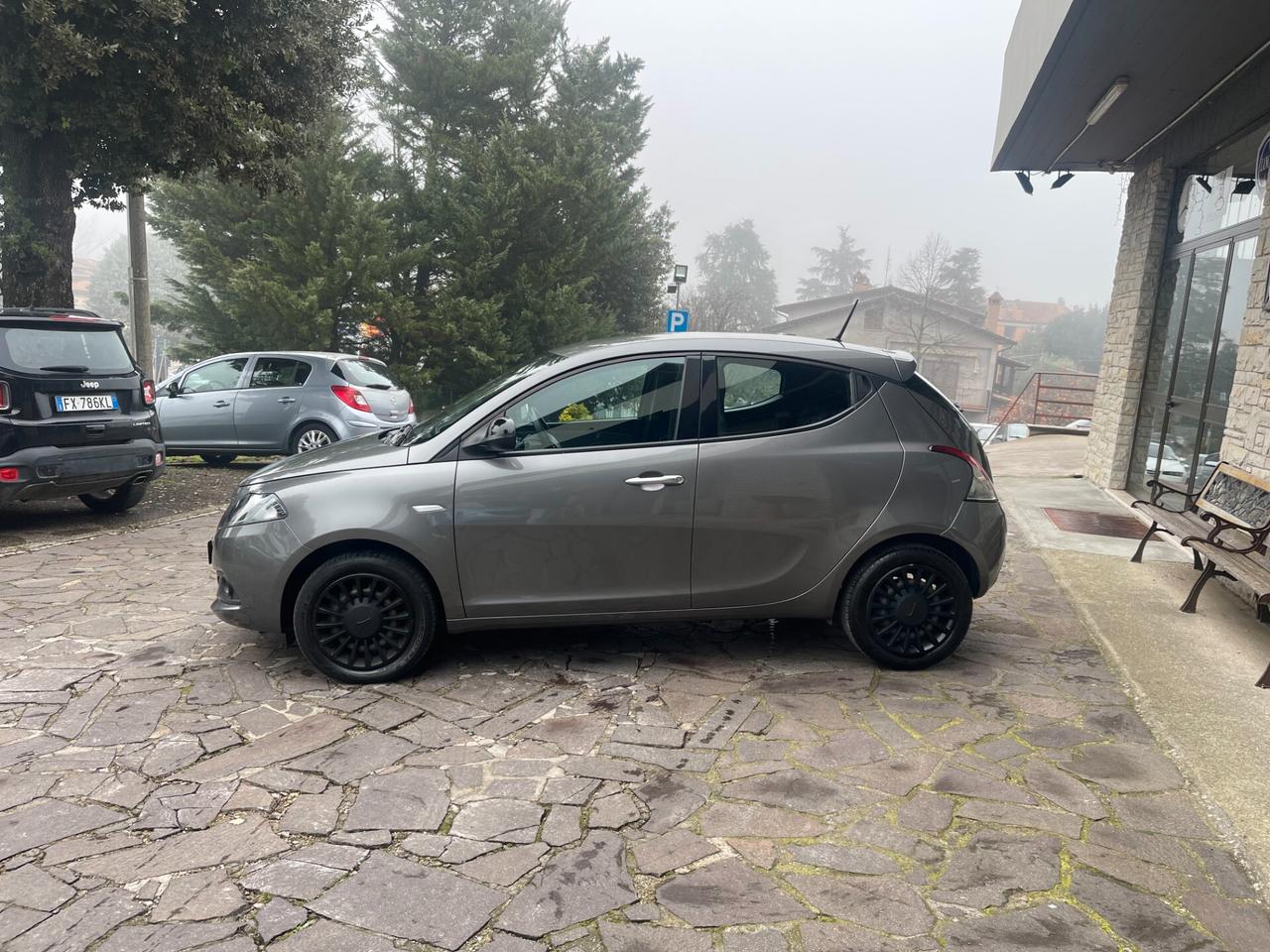 Lancia Ypsilon 1.0 FireFly 5 porte S&S Hybrid Ecochic Gold NEO PATENTATI