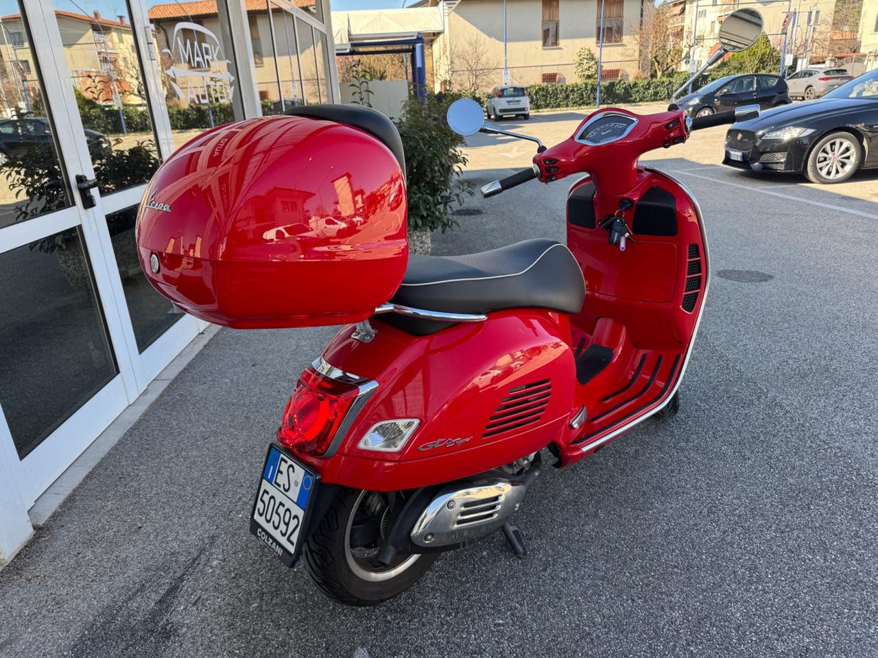 Piaggio Vespa 300 GTS hpe Vespa GTS 300 hpe