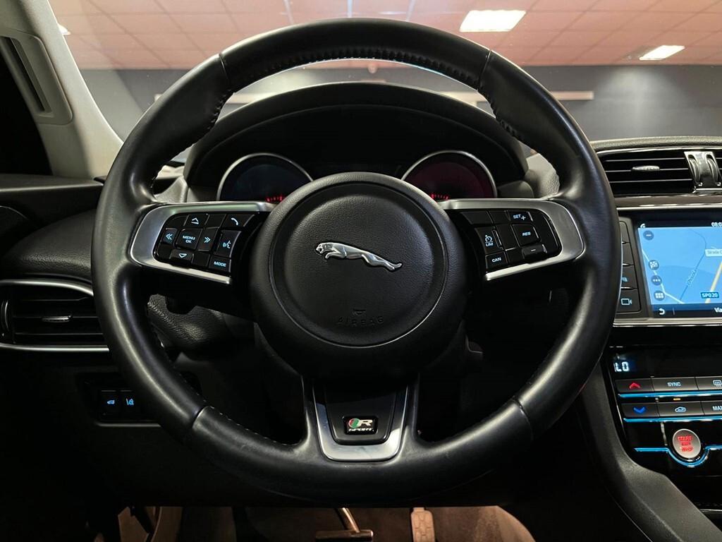 Jaguar F-Pace 2.0 D 180 CV AWD R-Sport