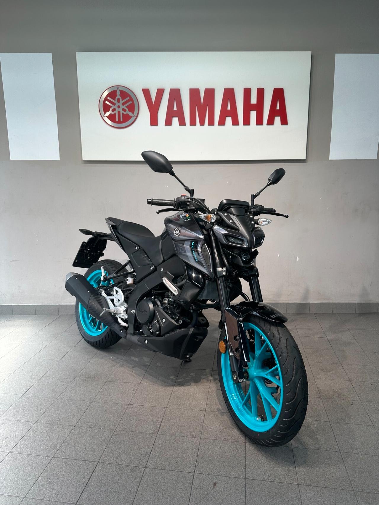 Yamaha MT-125 cyano whell