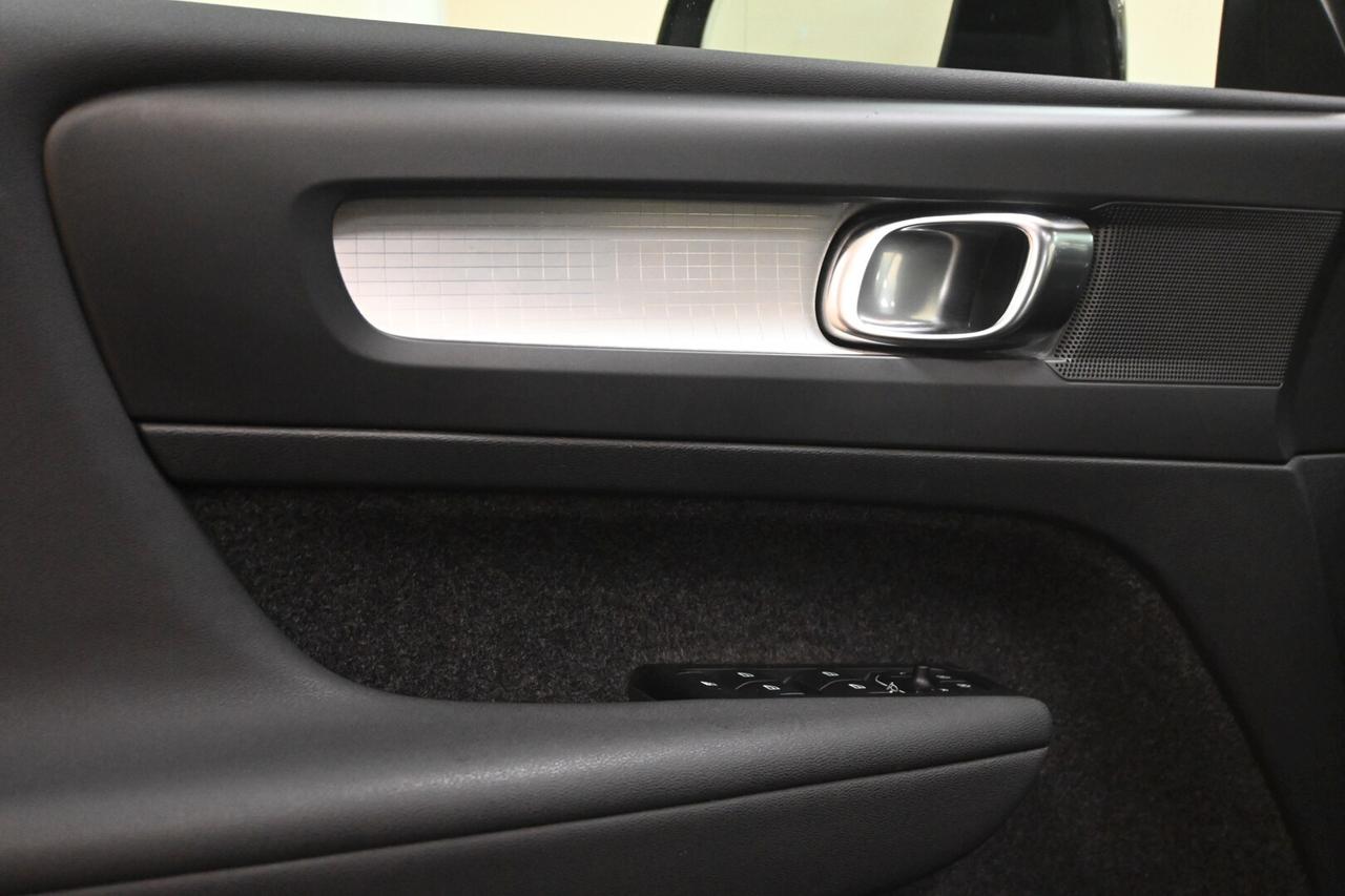 VOLVO XC40 (2017-->) XC40 T2 Momentum