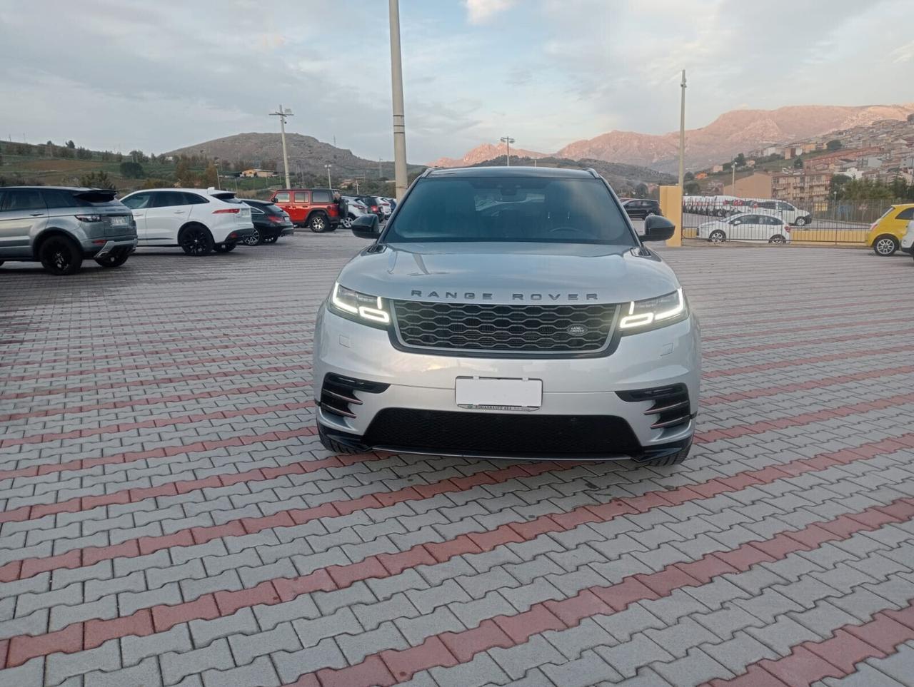 Range Rover Velar 2.0D I4 240 CV R-Dynamic