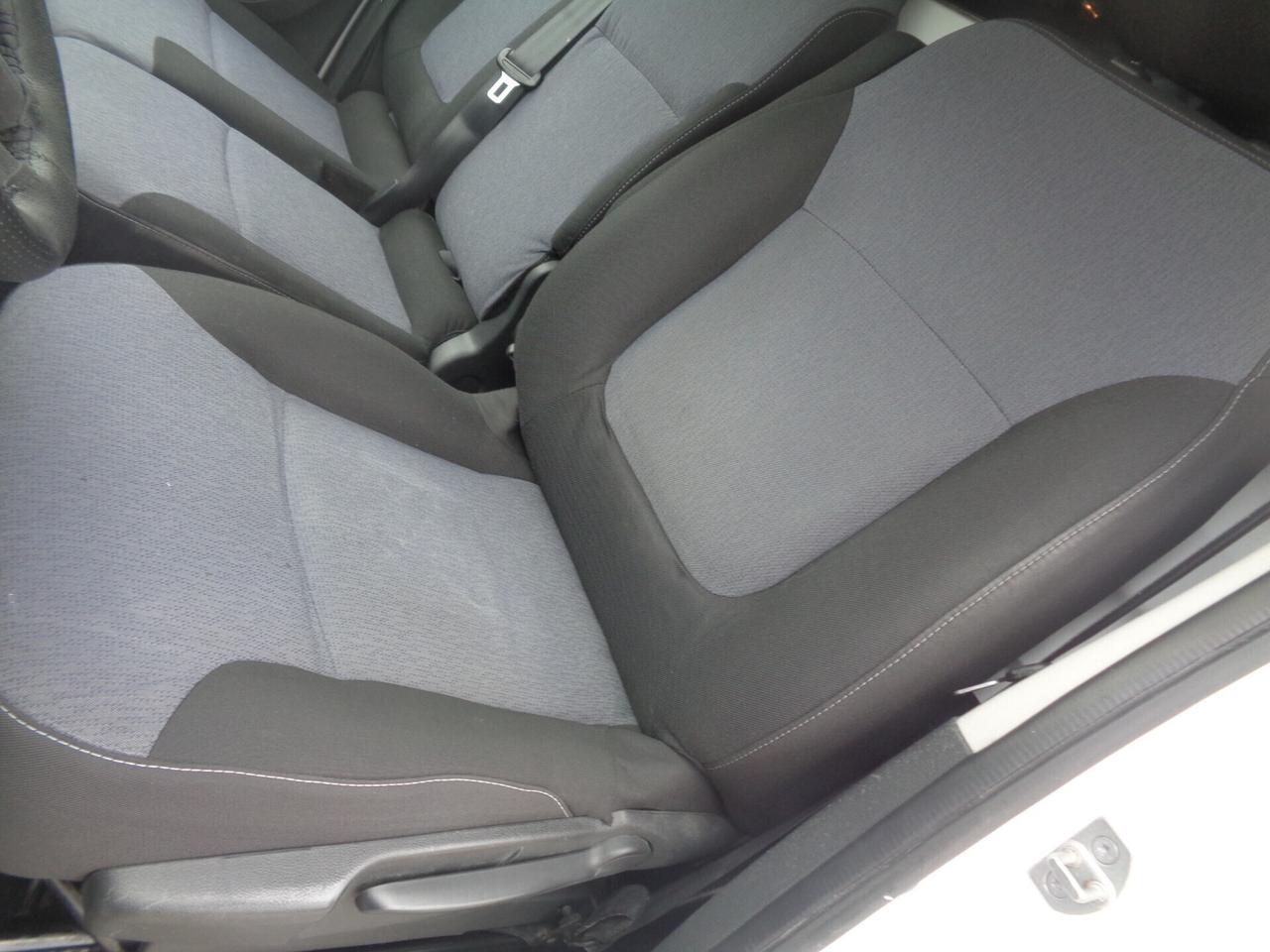 Vivaro 1.6 BiTurbo friziobne e volano km0 garz 12