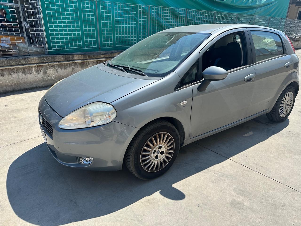 Fiat Grande Punto 1.4 5 porte benz metano neopatentati