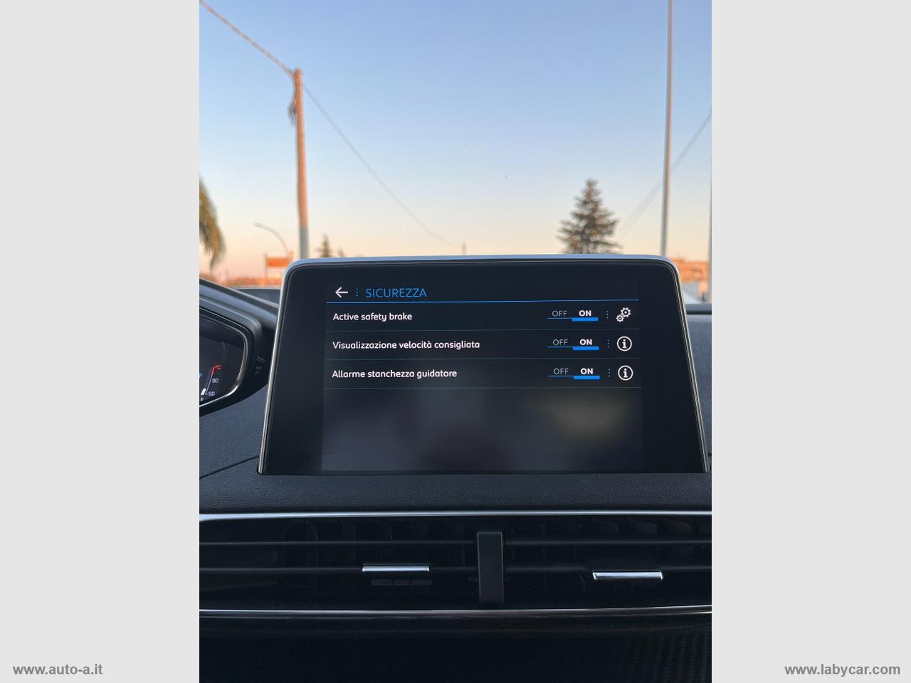 PEUGEOT 3008 BlueHDi 130 S&S EAT8 Allure