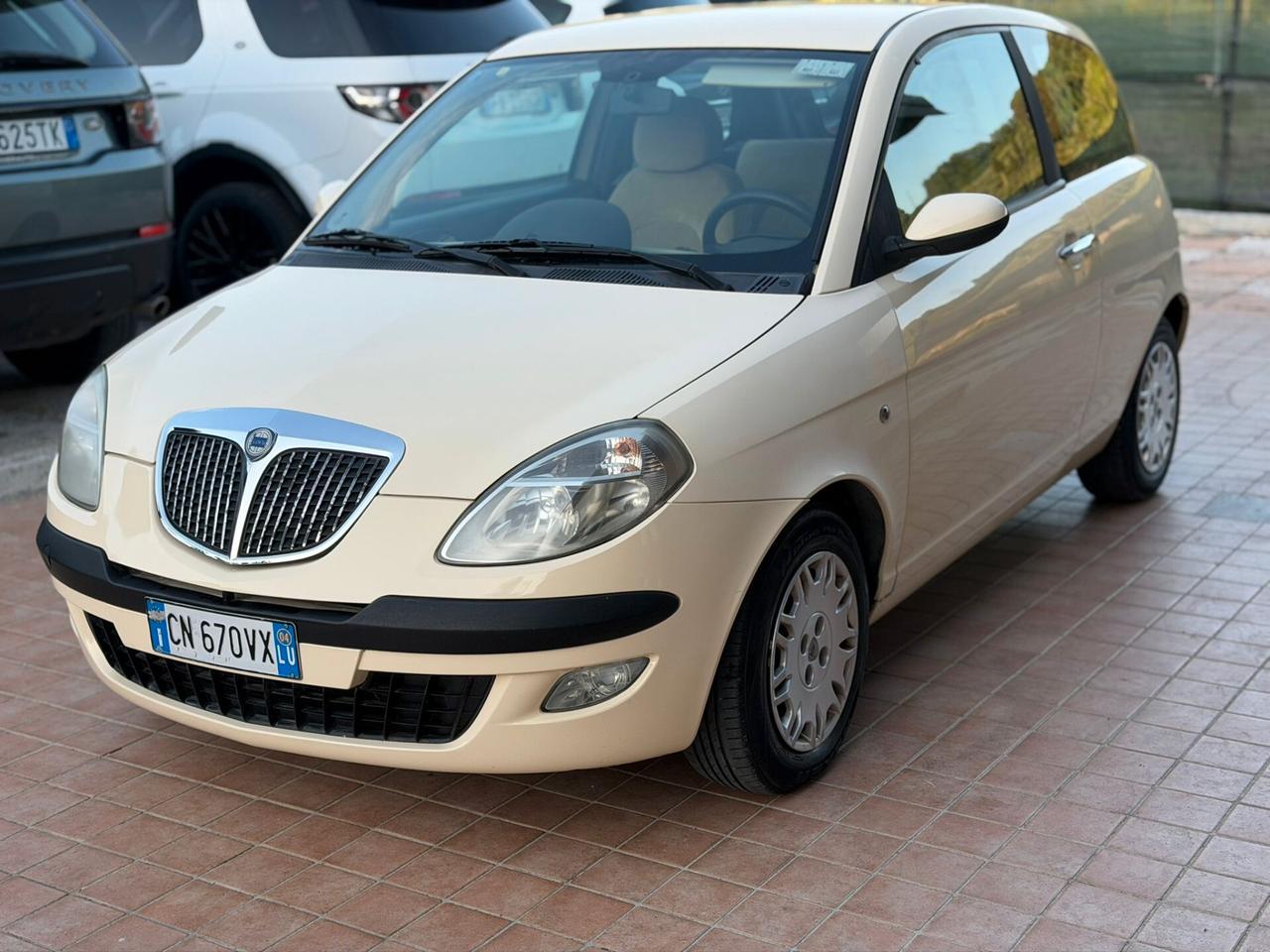 Lancia Ypsilon 1.4 16V Platino