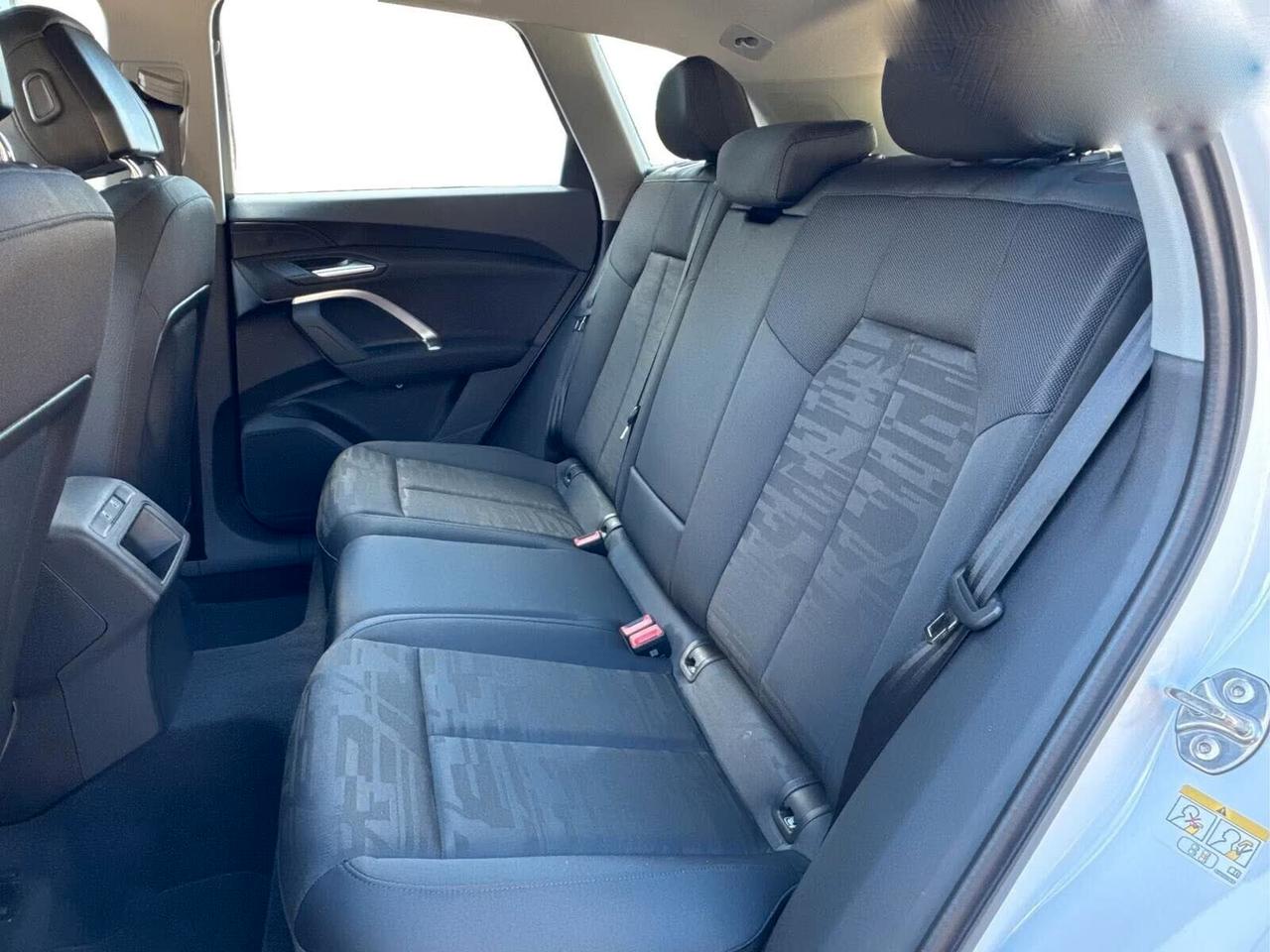 Audi Q5 quattro AHK+NAVI+LED+SHZ+PDC !!Finanzio Fini a 180 Mesi Ant 0 rata 200 mese!!