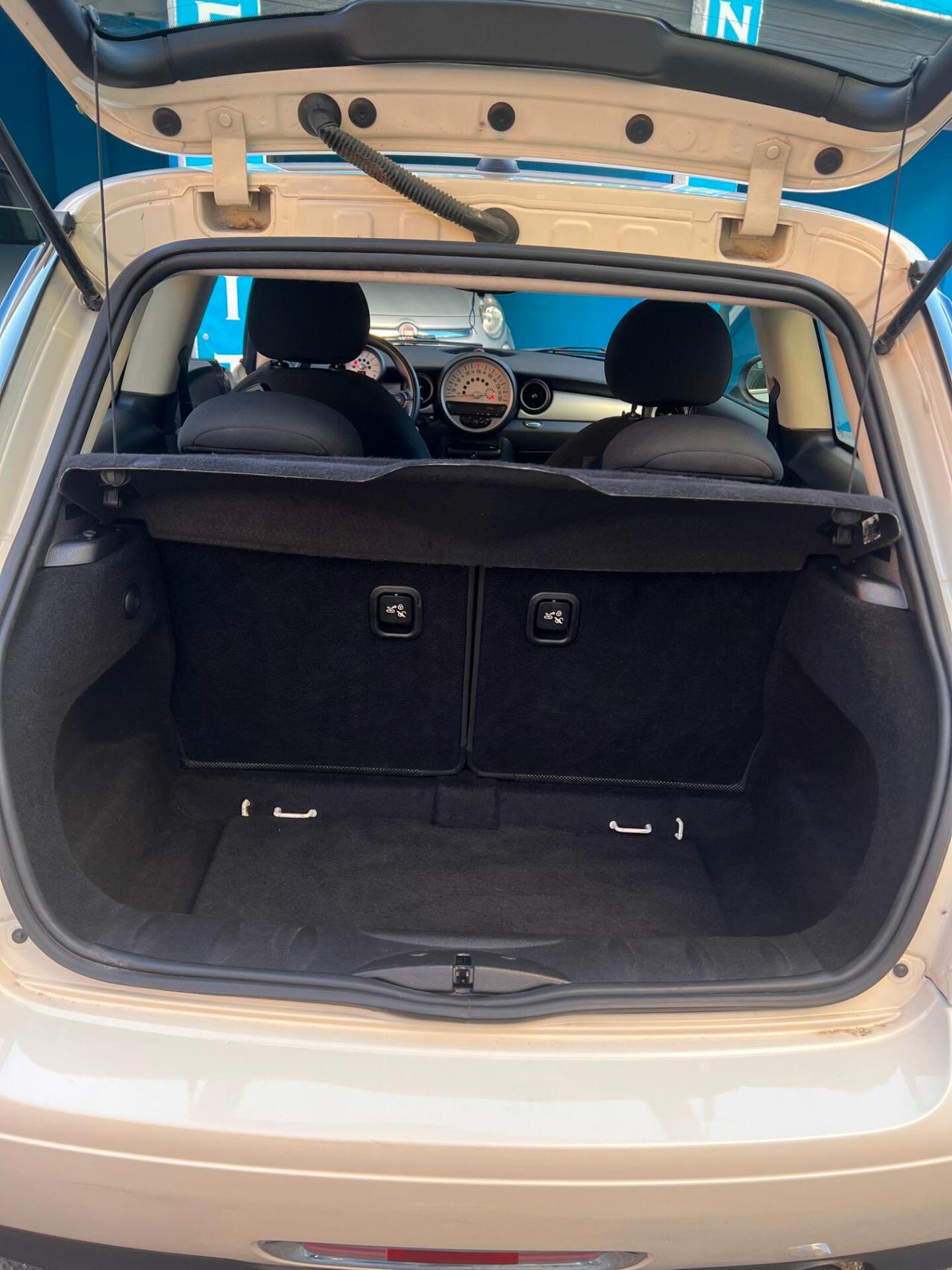 Mini 1.6 16V One (55kW)