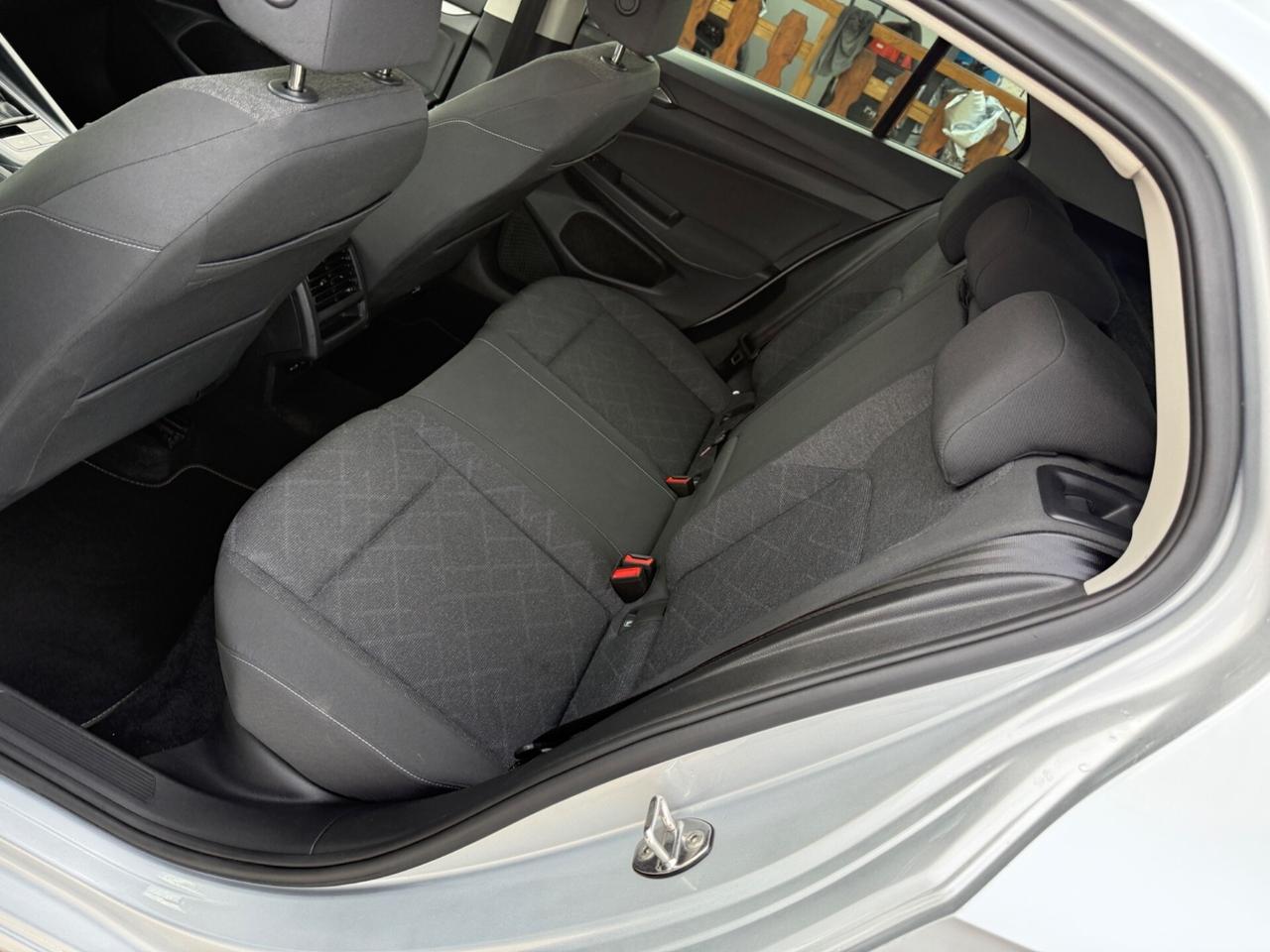 Volkswagen Golf 8 2.0 TDI 115 CV