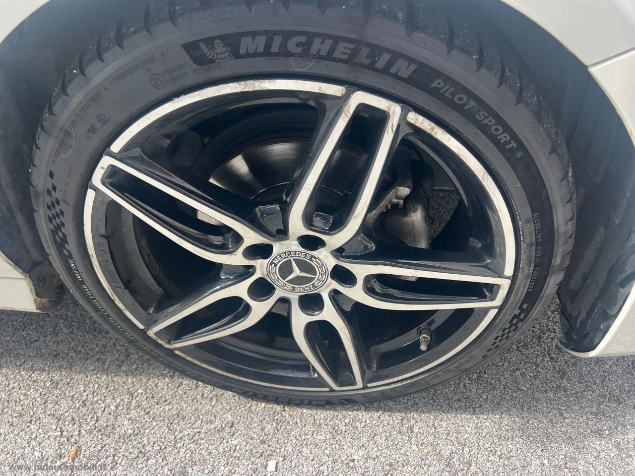 MERCEDES-BENZ A 180 d Premium PACK AMG
