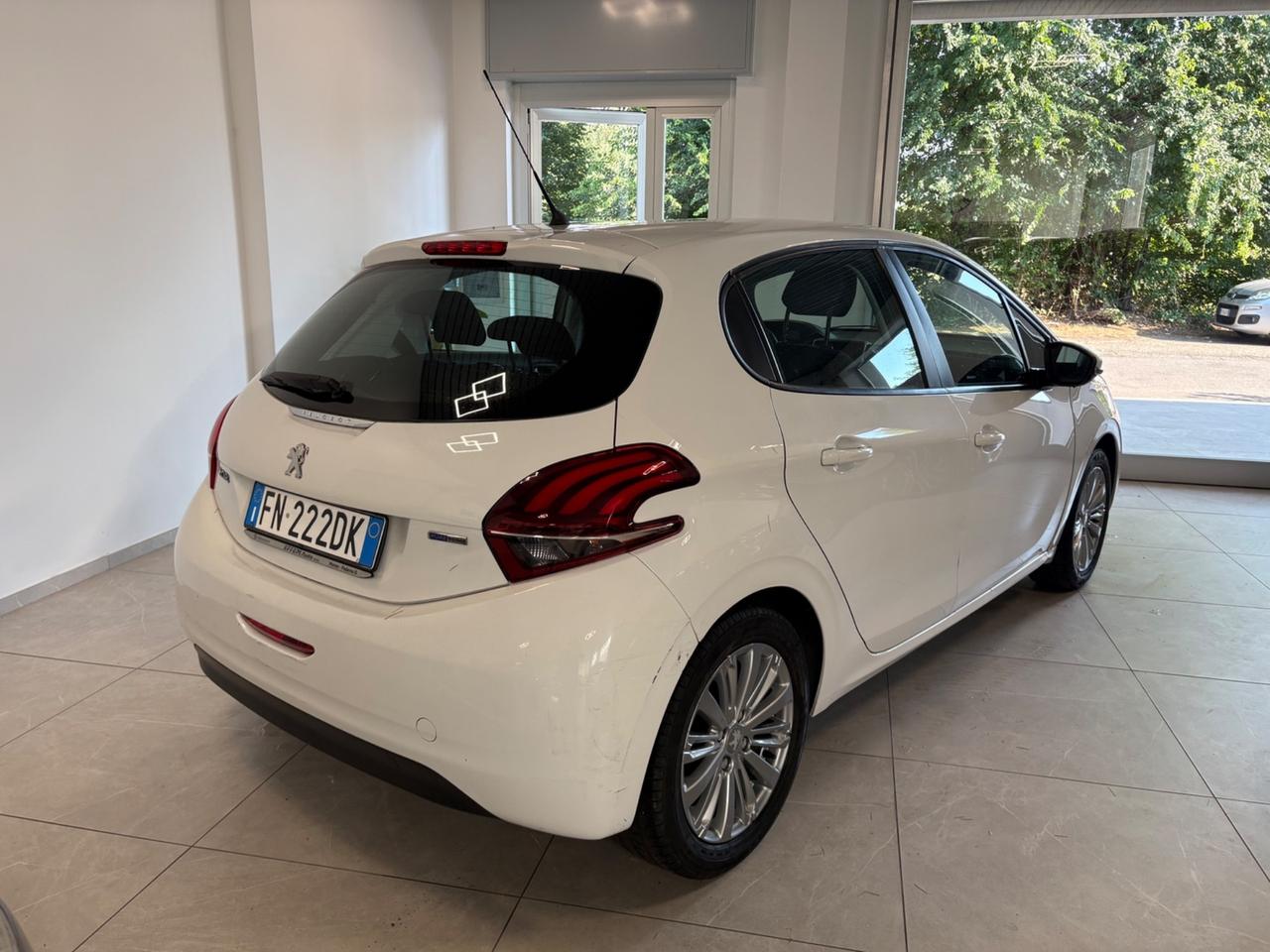 Peugeot 208 PureTech 82 5 porte Allure