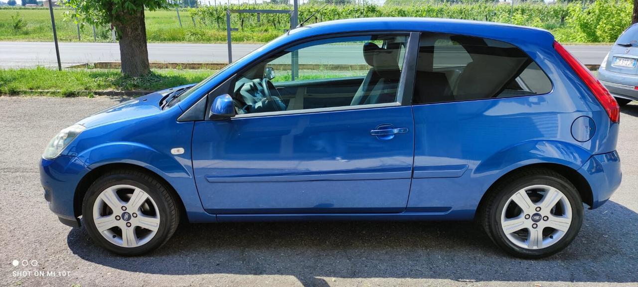 Ford Fiesta 1.2 16V 3p. Clever