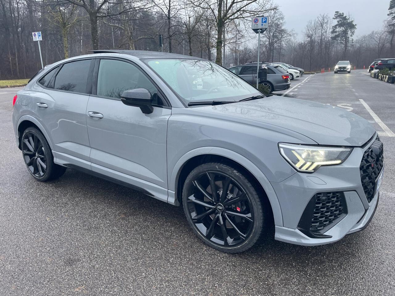 Audi RSQ3 SPB quattro*Automatik*Navi*Pelle