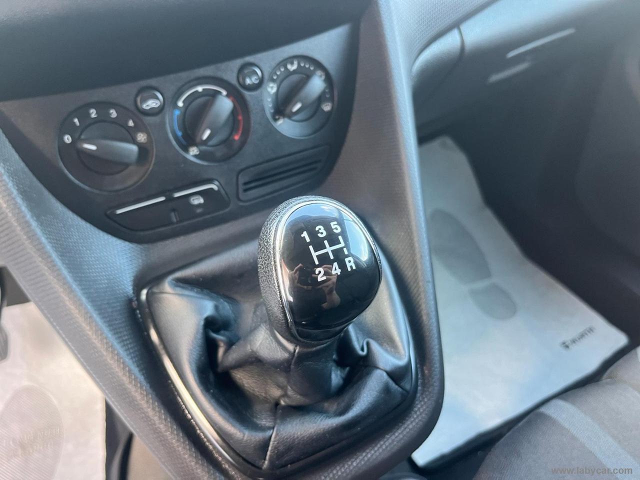 Tran.Con. 220 1.6 TDCi 95 PC Furg. Trend