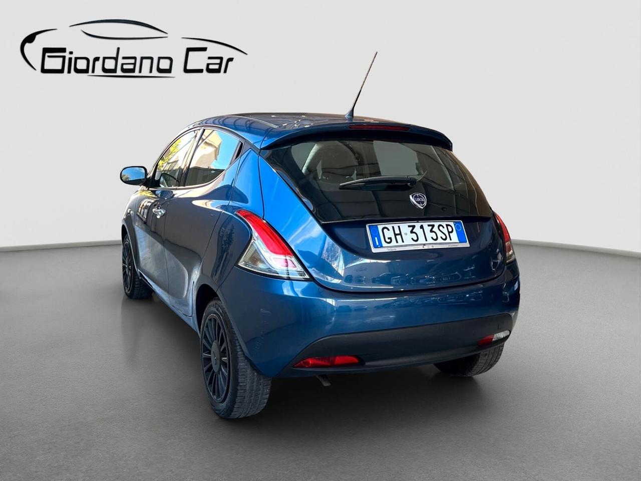 Lancia Ypsilon 1.0 FireFly 5 porte S&S Hybrid Ecochic Silver