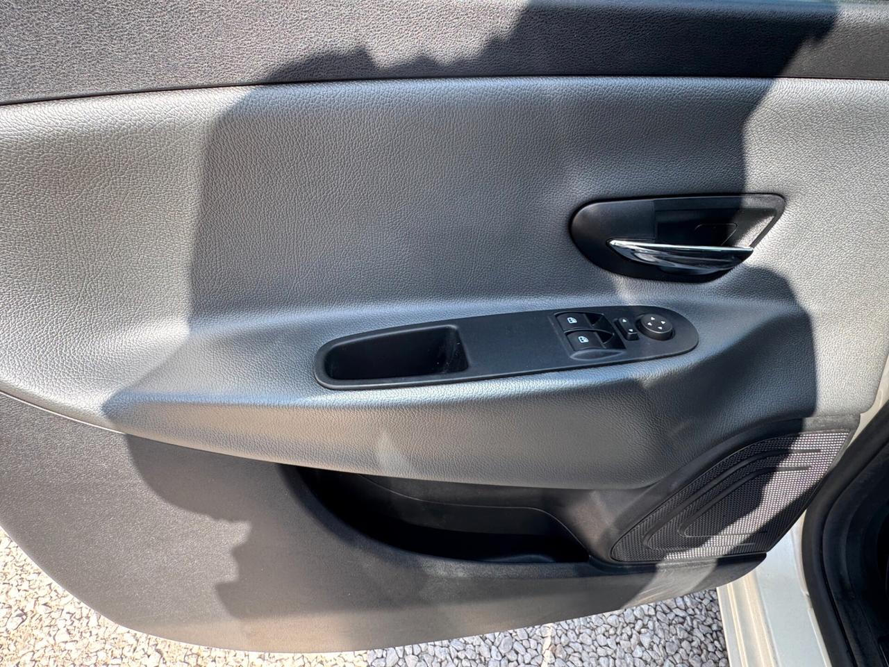 Lancia Ypsilon 1.3 MJT 16V 95 CV 5 porte 1prop. km certificati bianco perla 2011