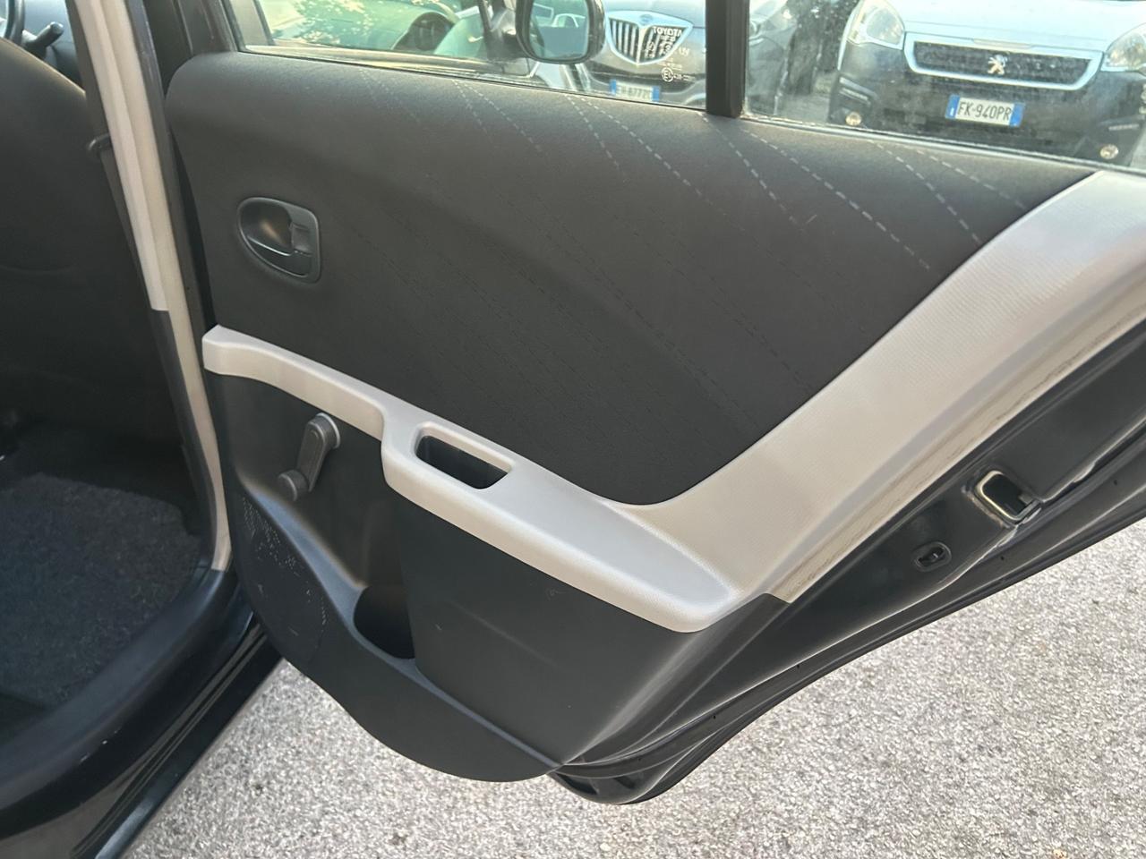 Toyota Yaris 1.0 5 porte Sol