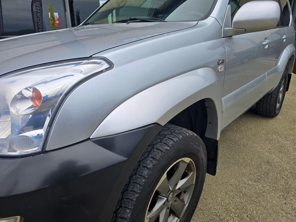 Toyota Land Cruiser 3.0 D-4D WAGON 8 POSTI