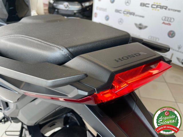 HONDA X-ADV 750 Special edition *3.900 Km