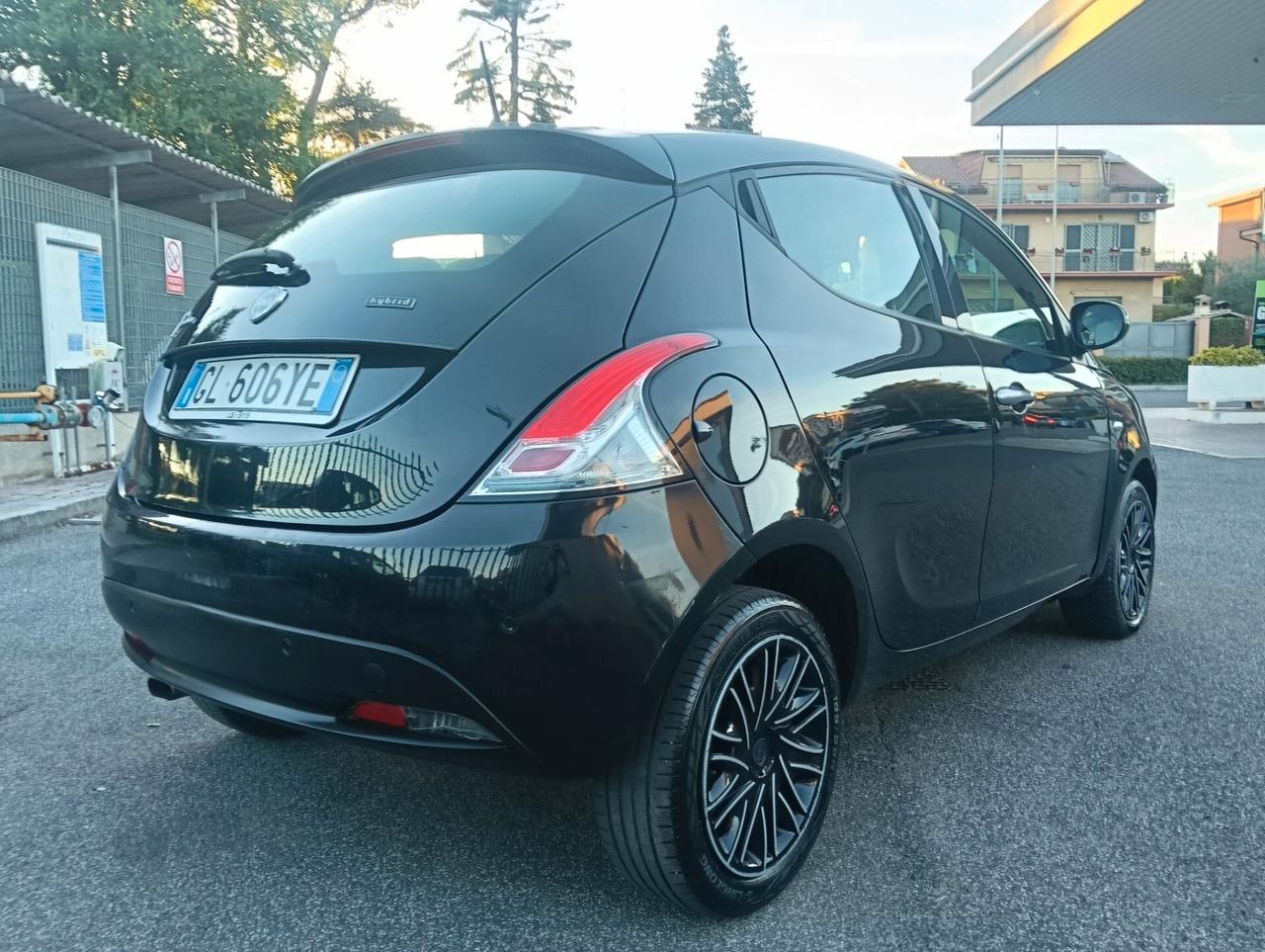 Lancia Ypsilon 1.0 FireFly 5 porte S&S Hybrid Gold Nessun vincolo finanziario