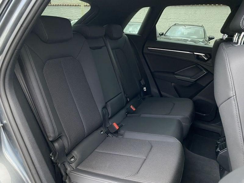Audi Q3 S Line interno ed esterno 2.0 TDI 150CV S-Tronic 35