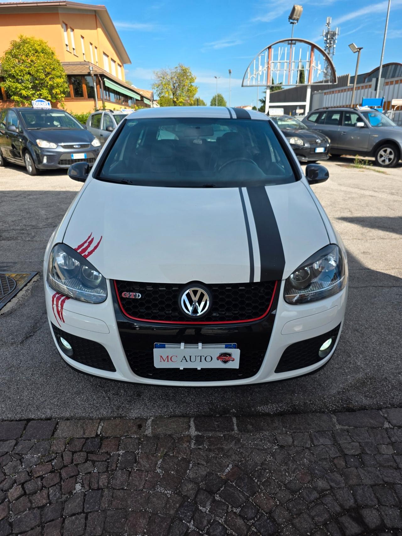 Volkswagen Golf GTD anno 2008 con 313.500 Motore sost