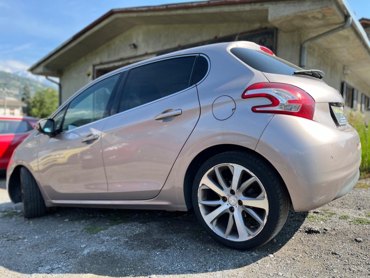 Peugeot 208 1.6 e-HDi 92 CV Stop&Start 5 porte Allure