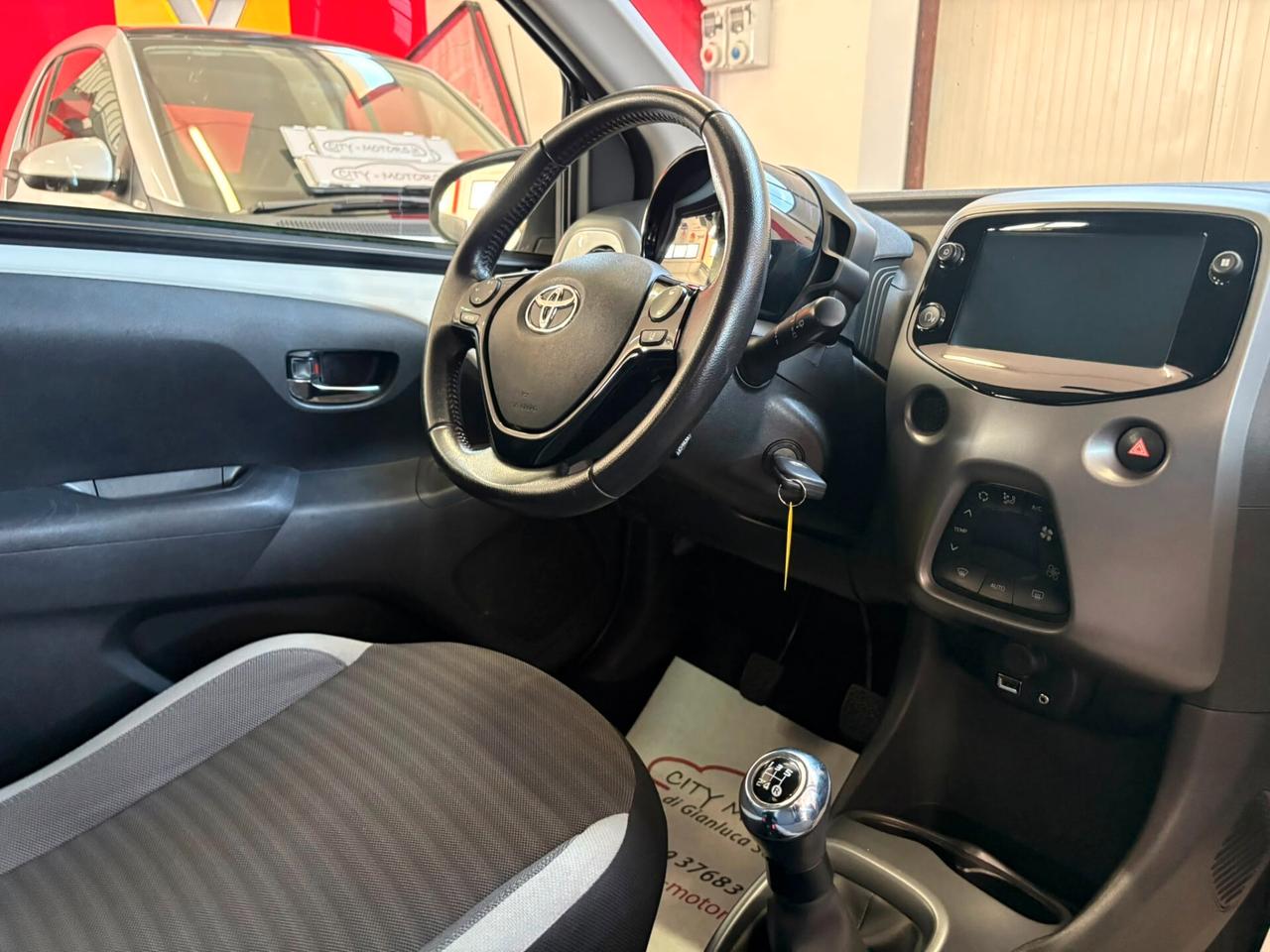 Toyota Aygo 1.0 VVT-i 69 CV 5 porte x-cool
