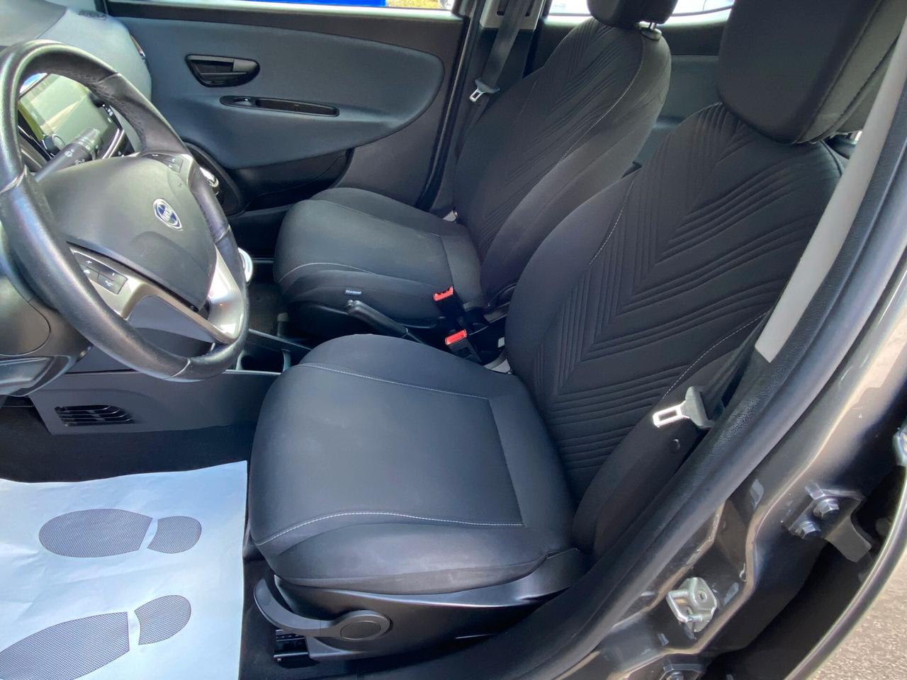 Lancia Ypsilon 1.0 FireFly 5 porte S&S Hybrid Gold