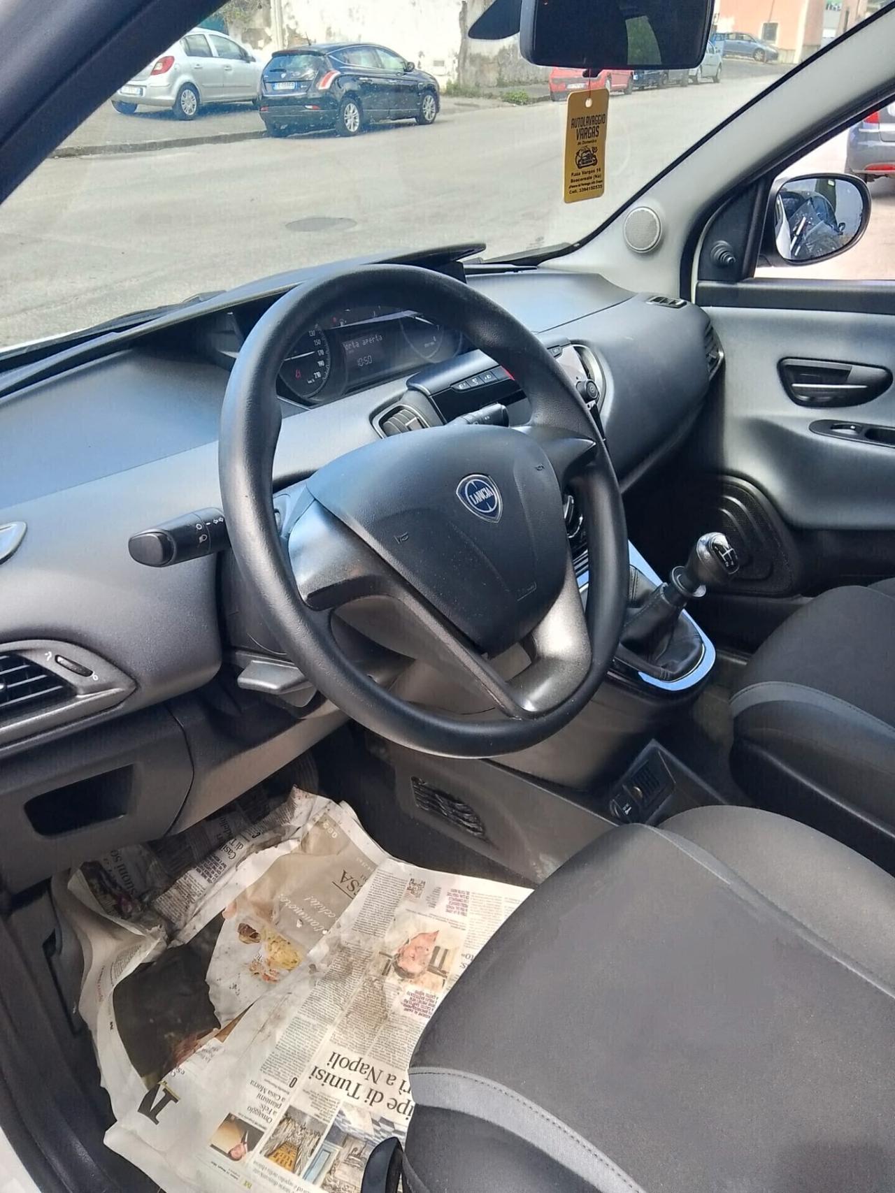 Lancia Ypsilon 1.2 69 CV 5 porte Platinum