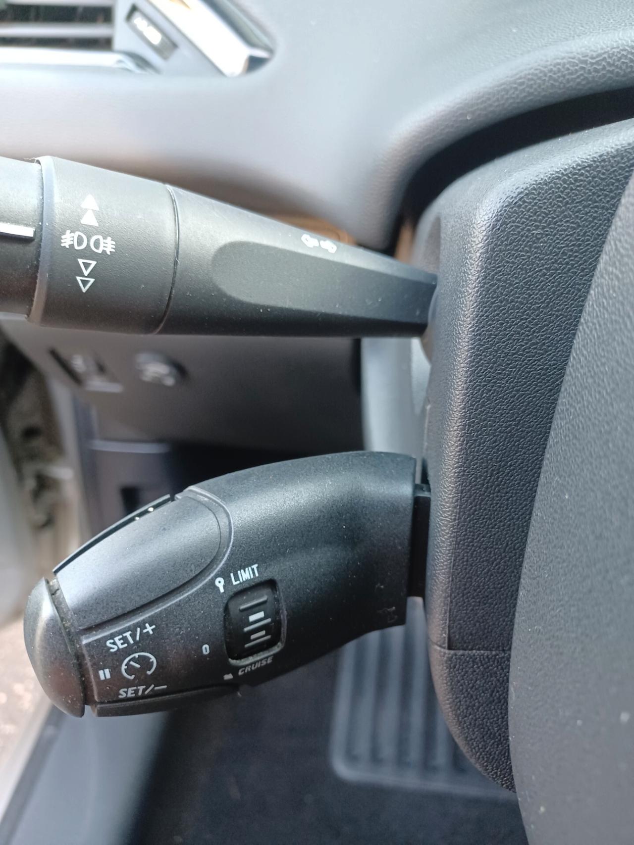 Peugeot 208 1.2 5 PORTE GPL ANNO 2016