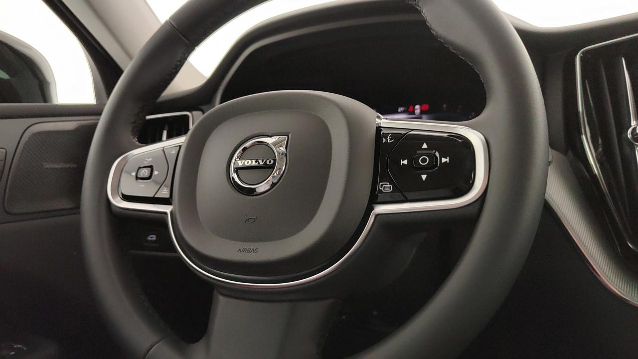 VOLVO XC60 2.0 b4 Plus Dark auto