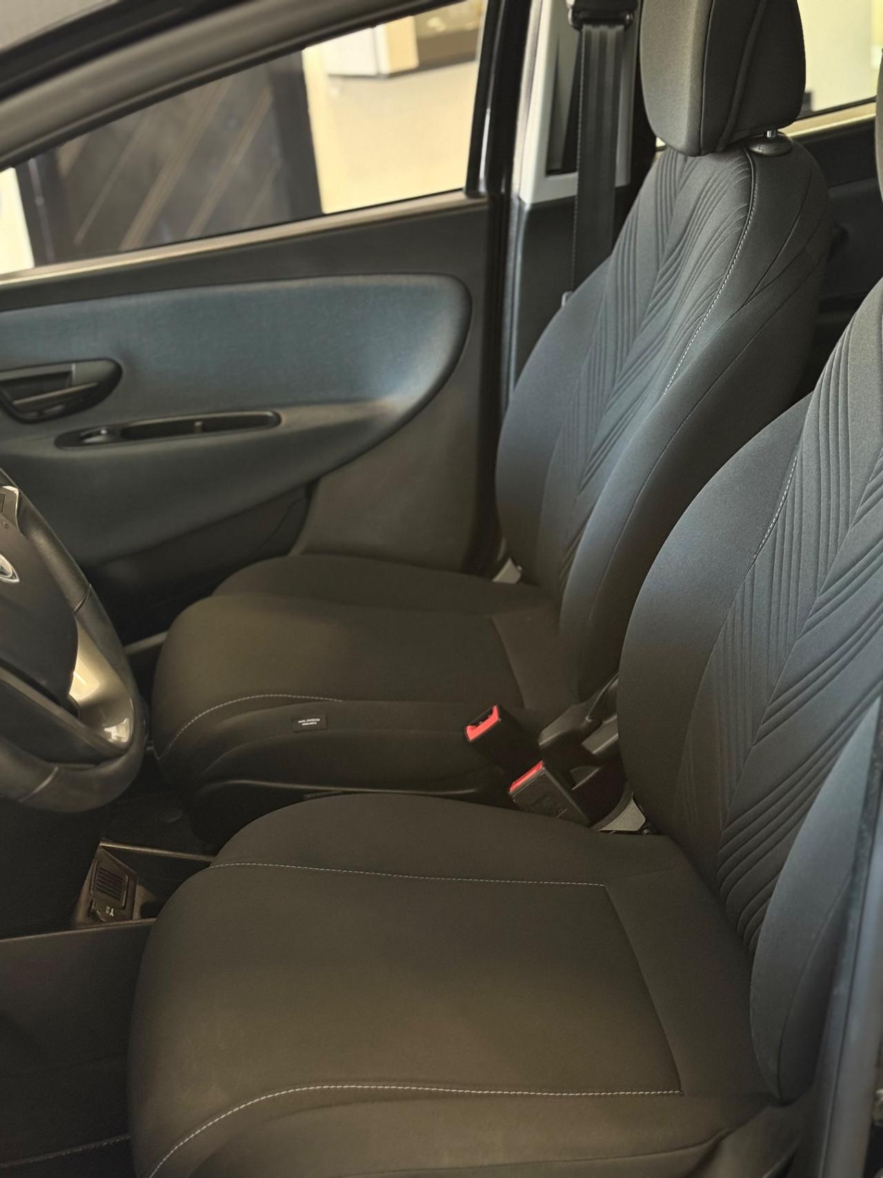 Lancia Ypsilon 1.2 69 CV 5 porte GPL Gold